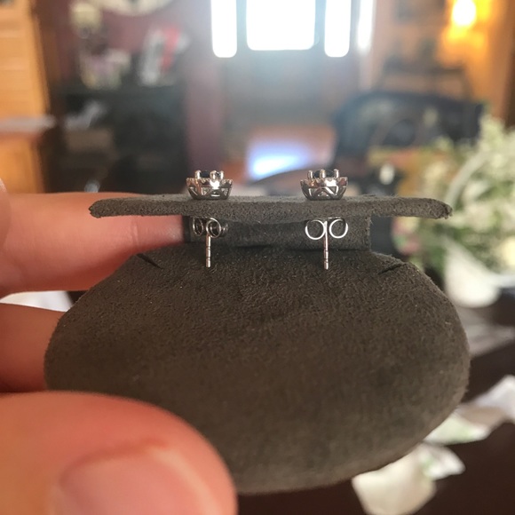 VeraWang Love Collection Blue Sapphire diamondstud - Picture 2 of 4